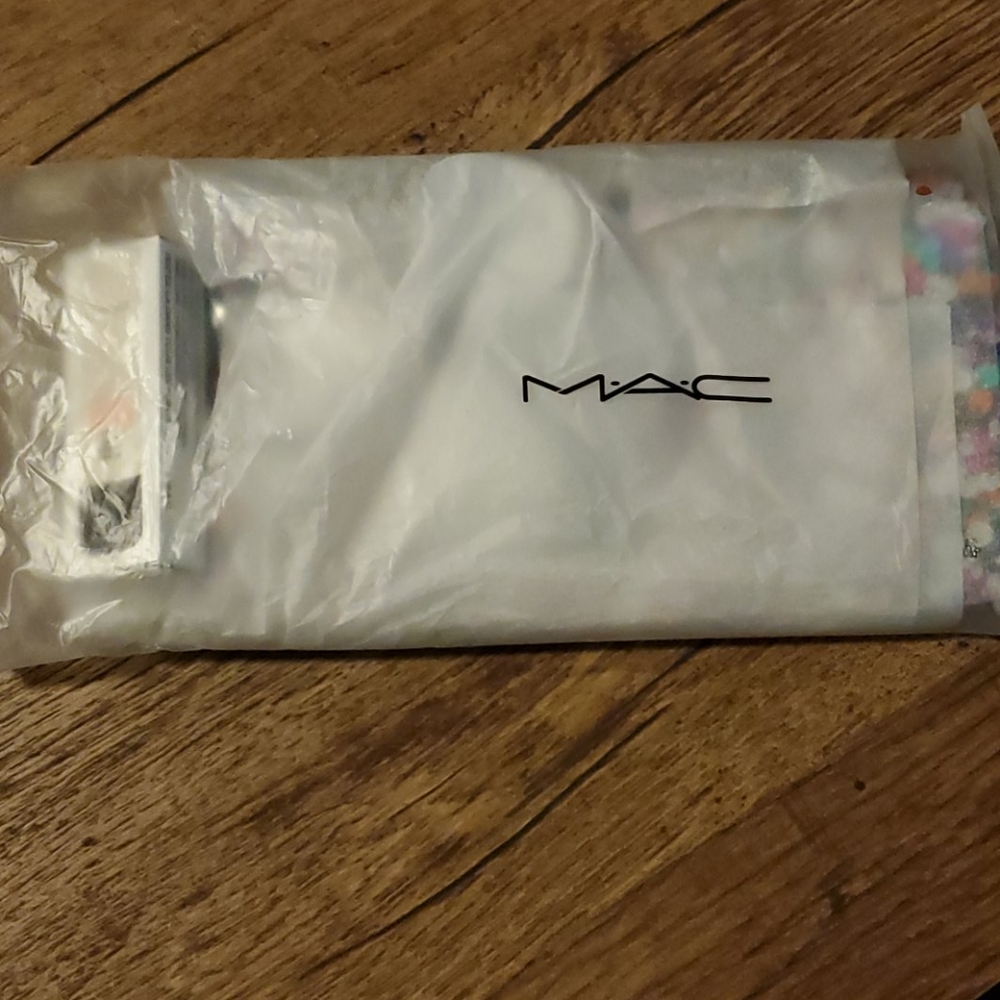 ๐๐ Mac Makeup Bag HOST PICK - Picture 4 of 4